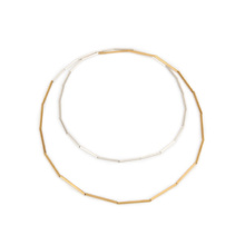 Long necklace half threaded out of silver tubes and the other half out of gilded tubes. It can also be worn twice. Then one circle is silver and the other golden