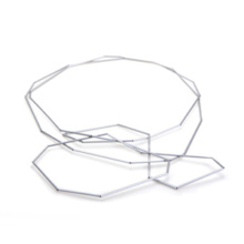 Kette simplum silberfarben Sehr lange Kette aus unterschiedlich langen Aluminiumröhrchen in luftigen Maschen zu einem grafischen Gebilde verhäkelt