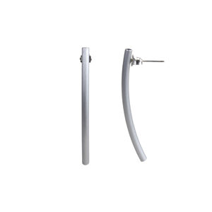 Lange Ohrstecker aus leicht gebogenen und eloxierten Aluminiumröhrchen mit Stift aus Sterlingssilber