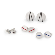 Ohrstecker Disko Ohrstecker aus kreisförmigen Silberplättchen mit farbigem Seidenfaden bespannt