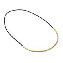 A semicircular bow made of anodized aluminum tube is attached to a thick rubber cord and can thus be easily pulled over the head and worn as a necklace