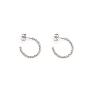 Two creoles in sterling silver made of a series of beads. The beads are arranged in a three-quarter circle of approx. 18mm and have an ear stud with an ear nut to close them at the opening.