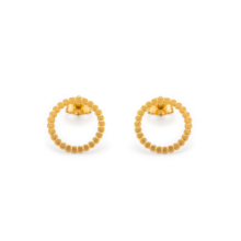 Many small dots are arranged in a 14mm circle. Two such circles lie side by side as a pair of stud earrings. They are made of sterling silver and 18ct gold plated. There is a pin on the back rim which allows them to function as stud earrings.