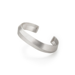 The bangle is made of sterling silver. The width of the bangle measures 15mm, the opening 35-40mm. So it can be put on very easily and conveniently. The entire surface is brushed with a fine matt line, which creates an elegant shimmer.