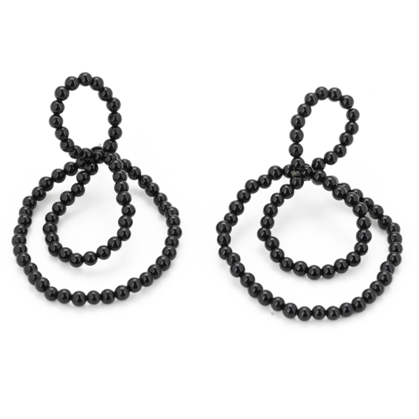 Earrings made of small Onyx beads strung flexibly into three loops on nylon. One loop forms the head, while two create the pendant. In the center, a silver stud is attached.