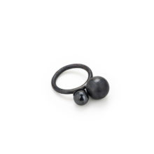 Ring made of oxidized silver adorned with two balls, one made of oxidized silver and the other made of onyx.